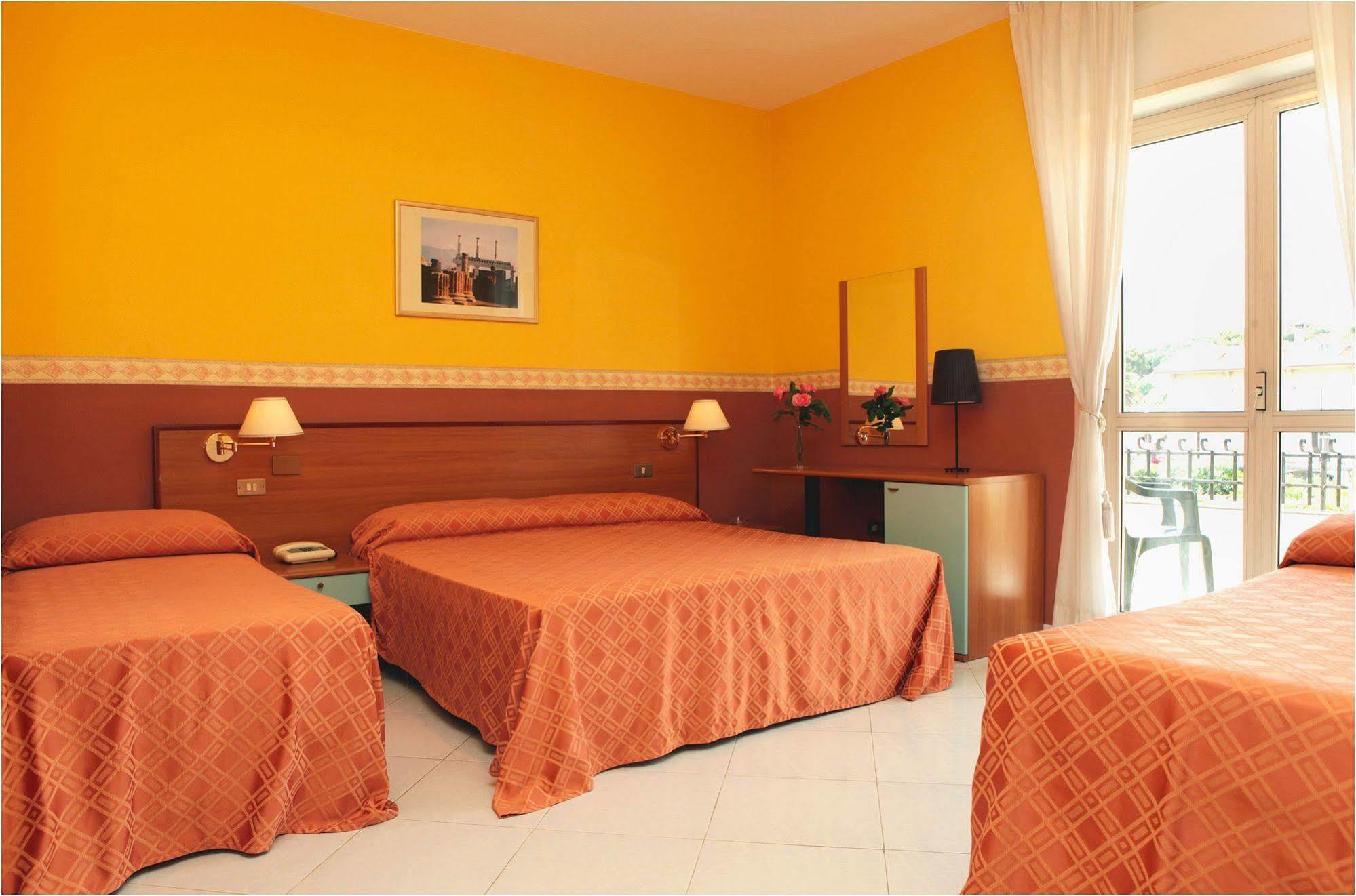 Hotel Iside Pompei Luaran gambar